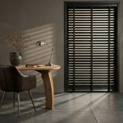 Zwarte Jaloezieën< Houten Jaloezie Zwart - 100x210 cm